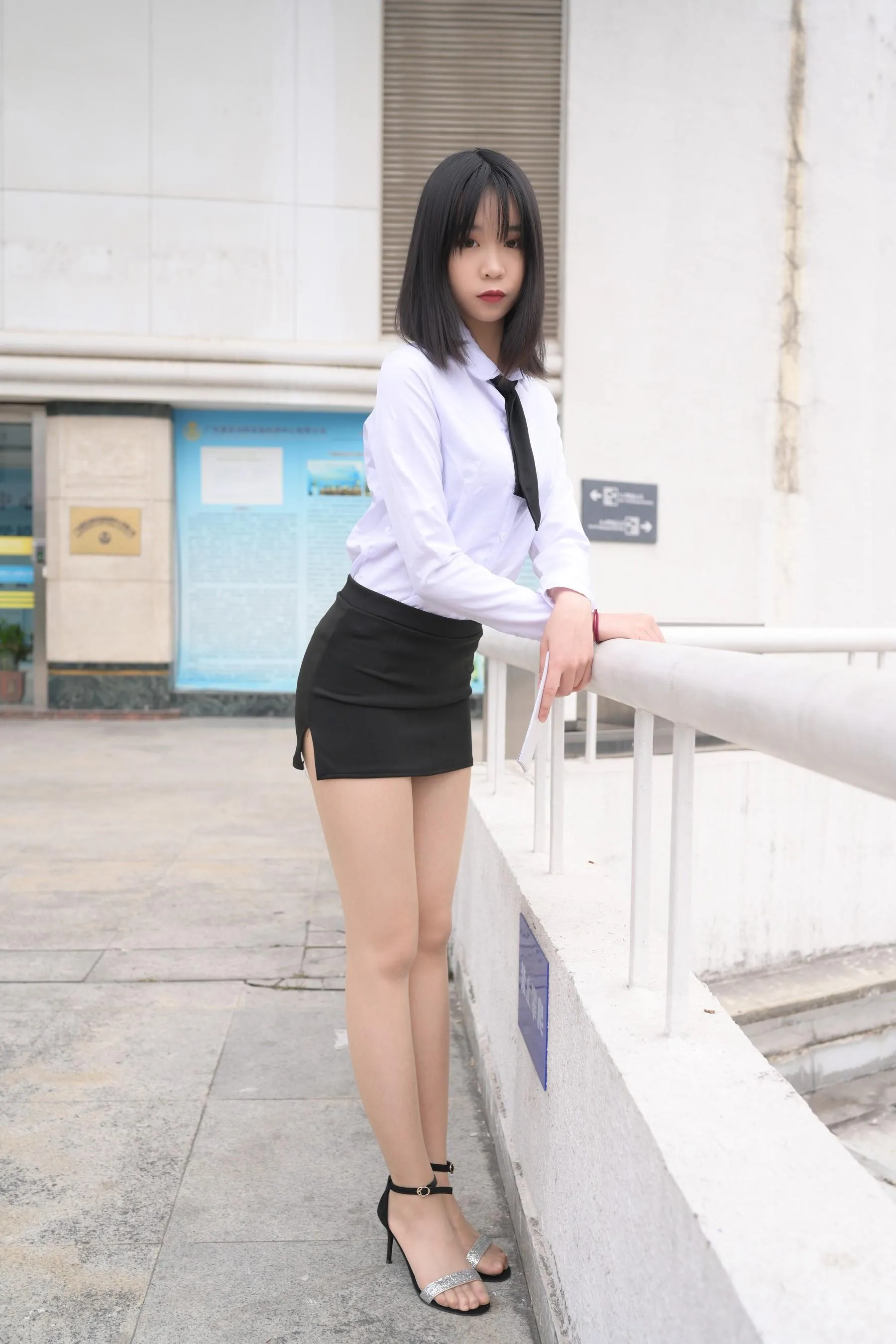 [魔镜街拍] NO.084 程生街拍-商城推销美女长腿肉丝制服 [456P]插图7